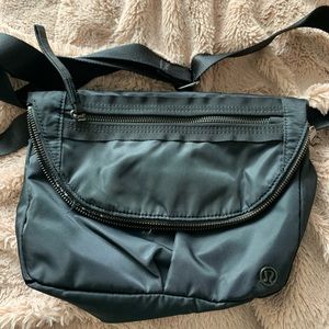 Lululemon festival bag